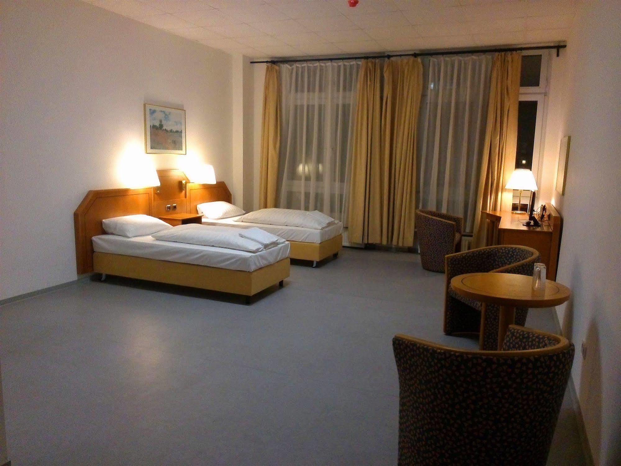 Willy Hotel Frankfurt Frankfurt pe Main Exterior foto