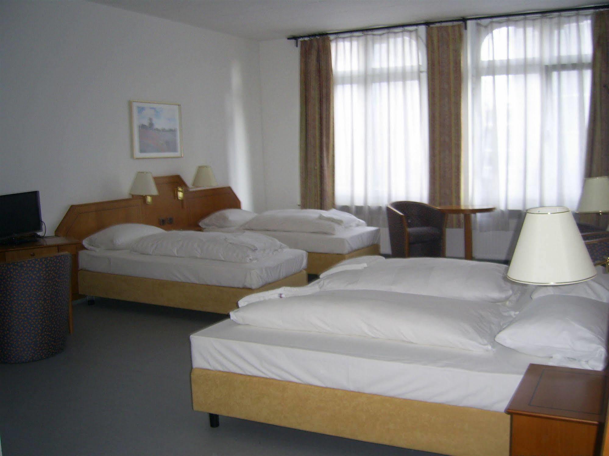 Willy Hotel Frankfurt Frankfurt pe Main Exterior foto