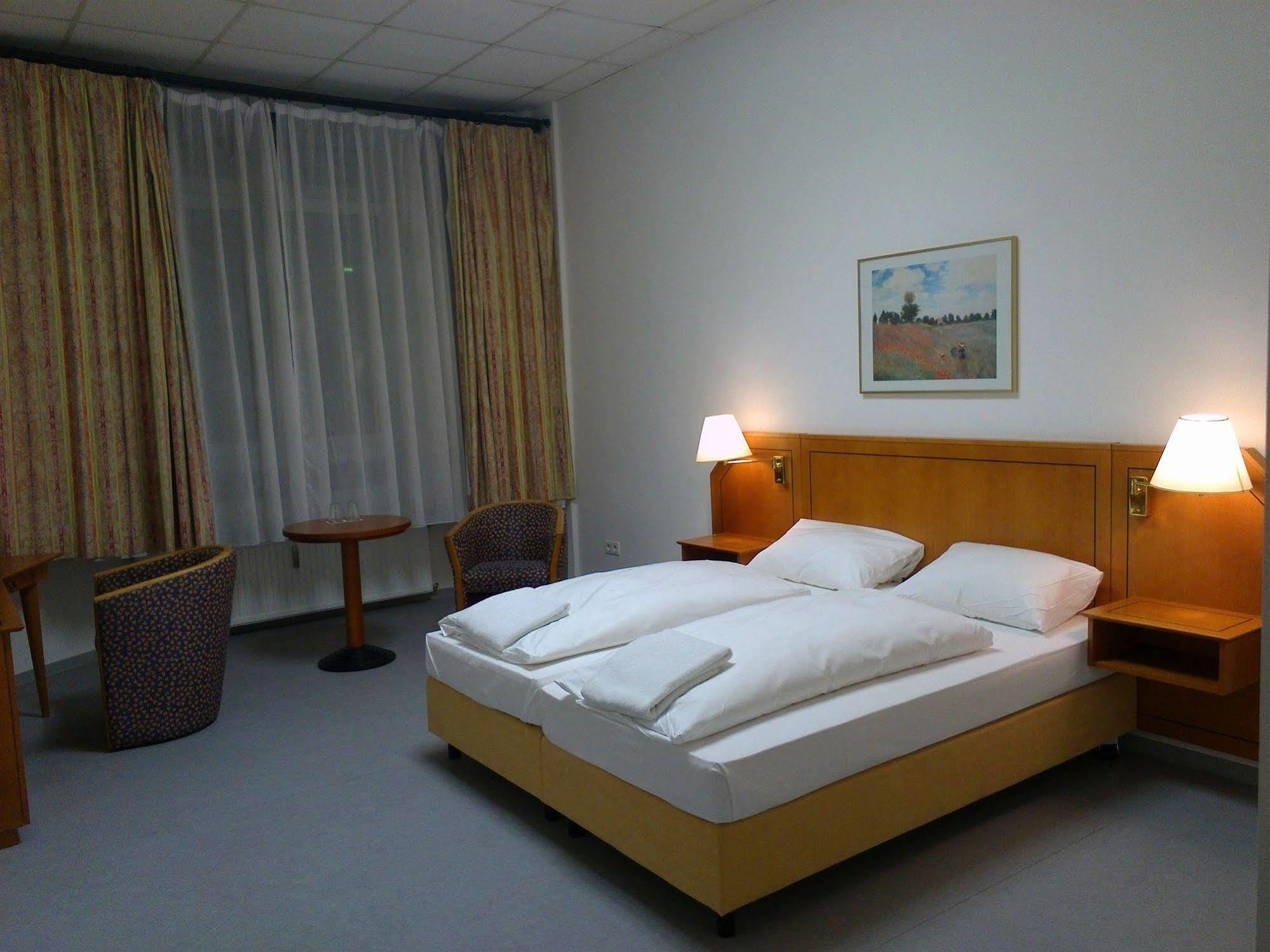 Willy Hotel Frankfurt Frankfurt pe Main Exterior foto