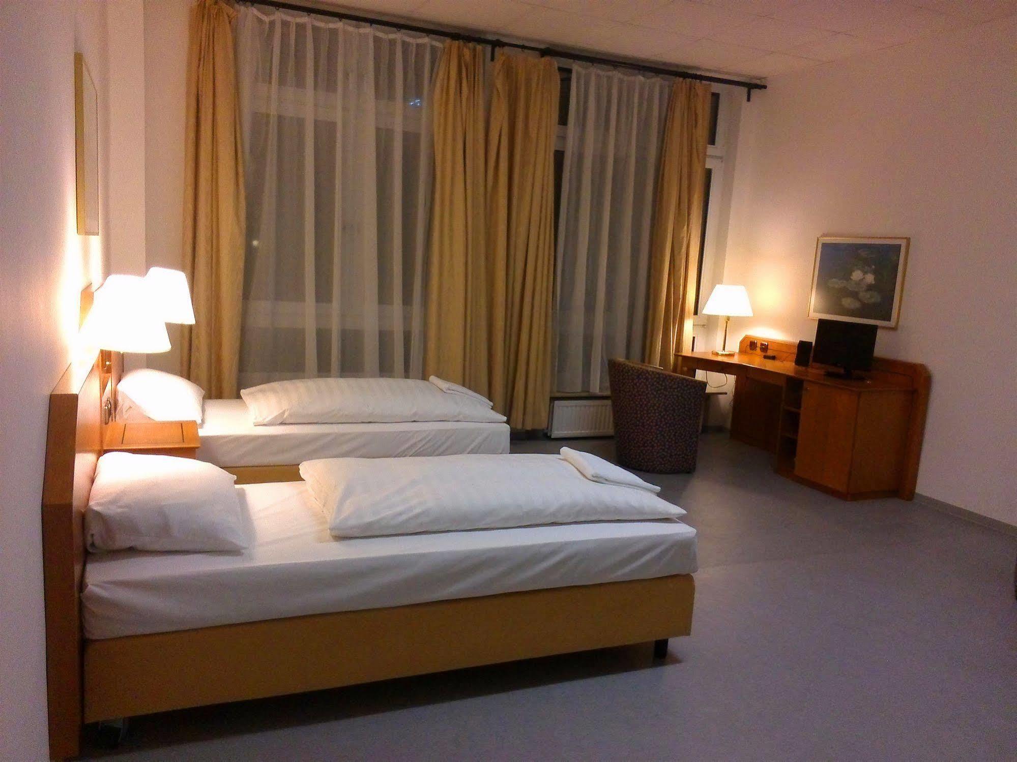Willy Hotel Frankfurt Frankfurt pe Main Exterior foto
