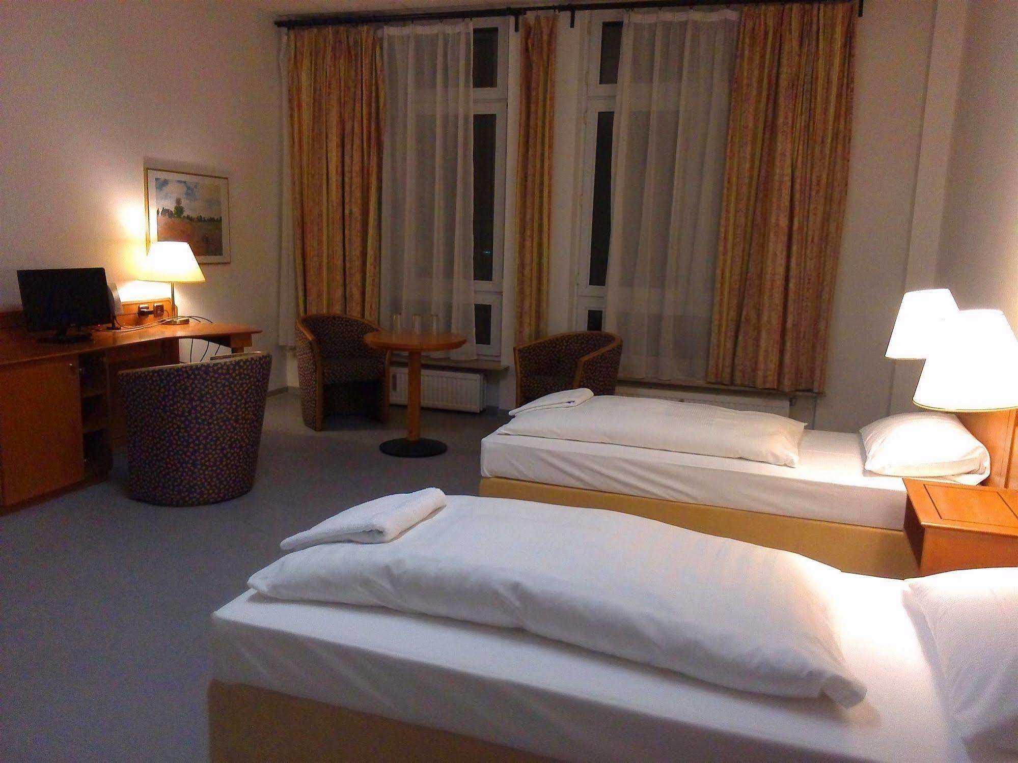 Willy Hotel Frankfurt Frankfurt pe Main Exterior foto