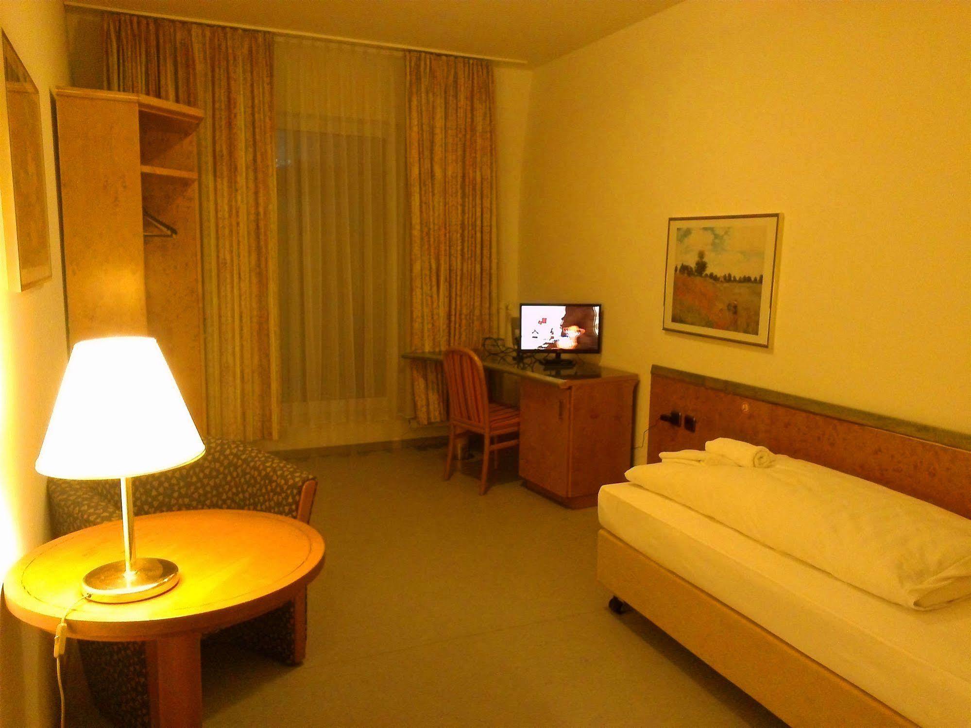 Willy Hotel Frankfurt Frankfurt pe Main Exterior foto