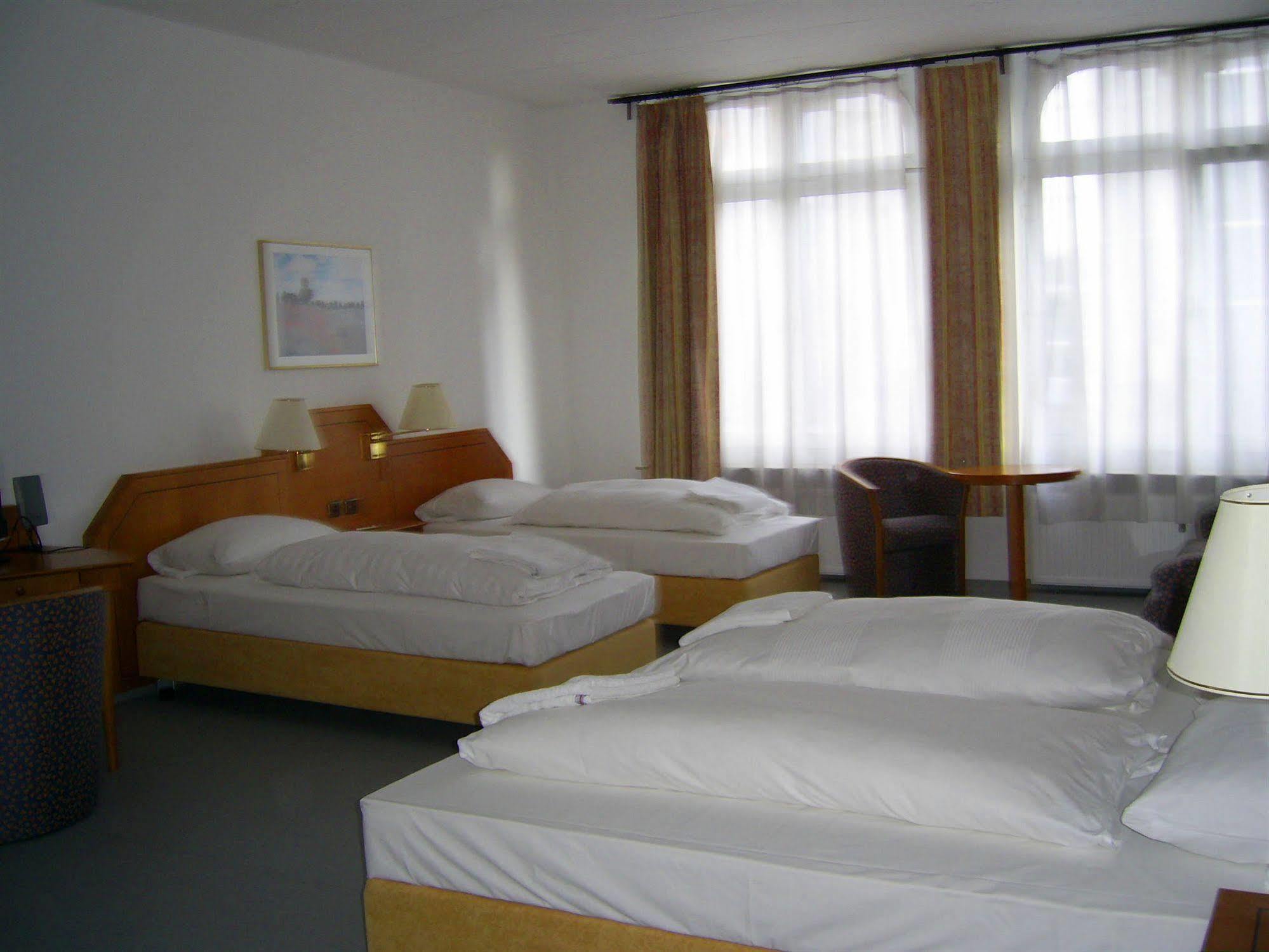 Willy Hotel Frankfurt Frankfurt pe Main Exterior foto