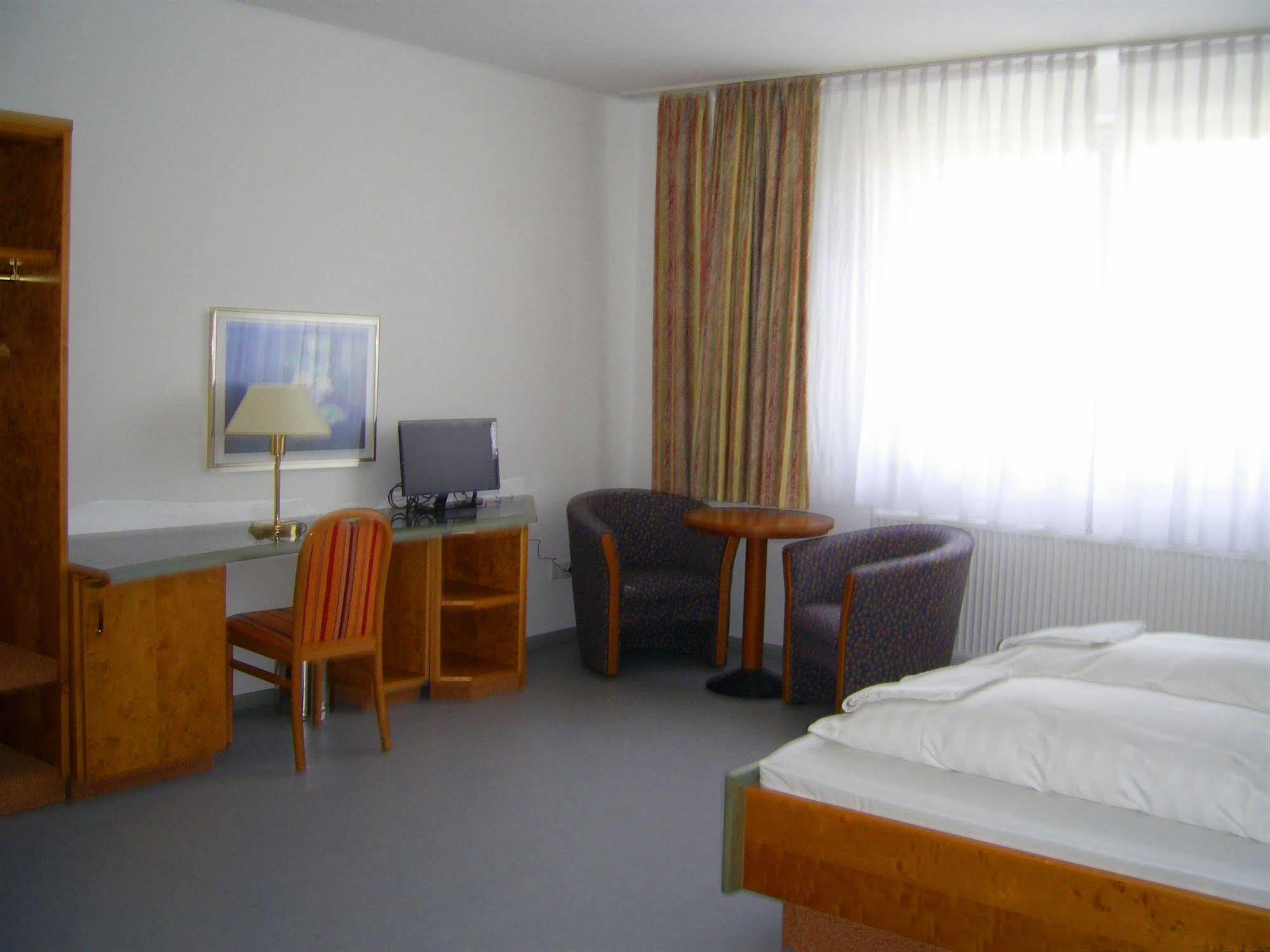 Willy Hotel Frankfurt Frankfurt pe Main Exterior foto